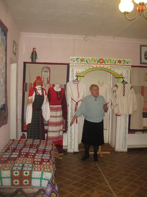 Знакомство с русским костюмом
